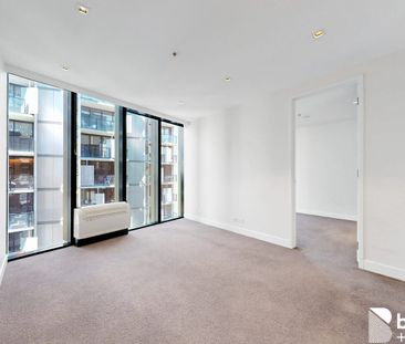 Stunning Penthouse Level Apartment - Photo 2