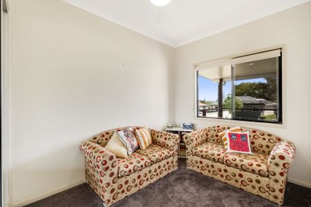 50 llewellyn Street - Photo 2