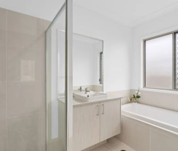 Charming Family Home in Flagstone - Photo 1