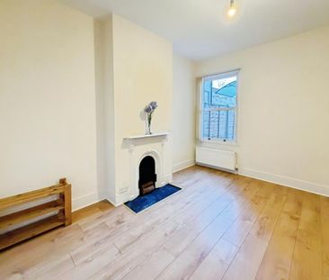 4 bedroom semi-detached house to rent - Photo 6