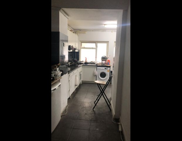 Room in a Shared House, Southend Road, E6 - Photo 1