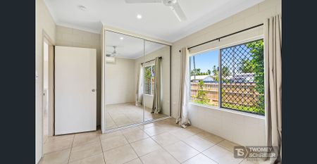 Charming 2-Bedroom Duplex - Photo 2