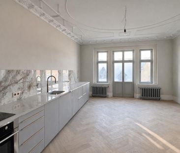 Luxuriöse, stilgetreu sanierte Wohnung im historischen Stadtkern - Photo 5
