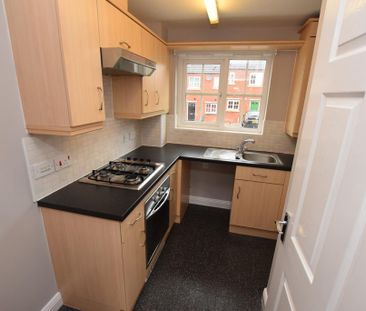 2 bedroom end of terrace house to rent - Photo 6