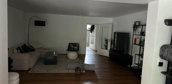 Große 2-Zimmerwohnung für Singles oder Paare - Photo 2