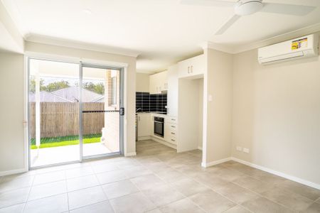 Modern 2 Bedroom Duplex in Convenient Logan Reserve Location - Photo 3