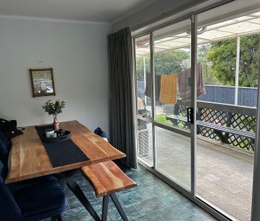 Sunny 3-Bedroom Home with Grampians Views - Photo 4