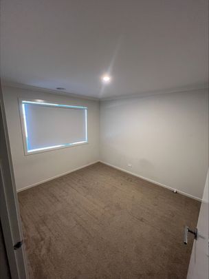 Cranbourne East - Photo 1