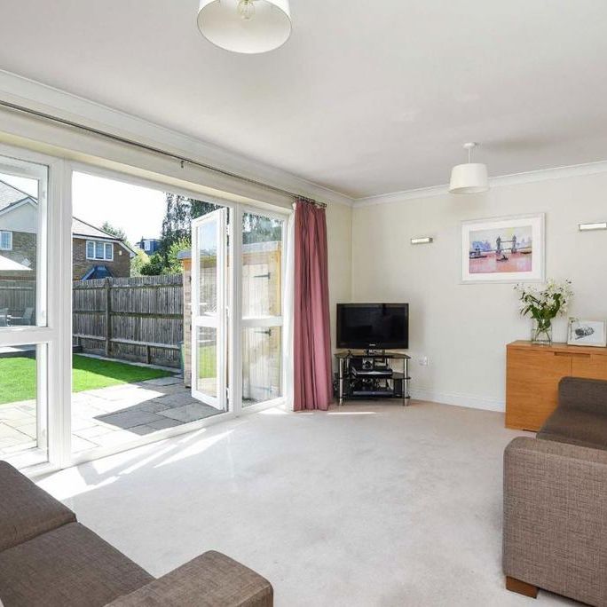 4 bedroom semi-detached house to rent - Photo 1