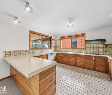 3 Bedroom Apartment Perfectly Positioned On The North Hobart Strip! - Photo 2