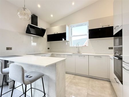 Bergamot House, 52 Rowantree Road - Photo 4