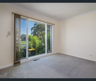 Modern Comfort in a Prime Hughesdale Location! - Photo 2