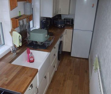 2 bedroom terraced house to rent - Photo 4