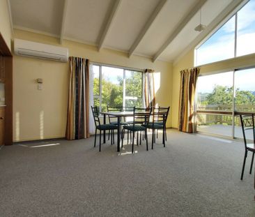 Location, sunshine & an enviable position - Photo 3