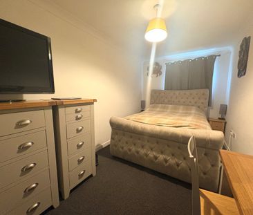 Parkstone, Ringwood Road, BH12 4LS, Poole - Photo 2