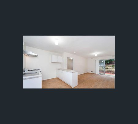3/180 Holland Street, Fremantle, WA 6160 - Photo 3