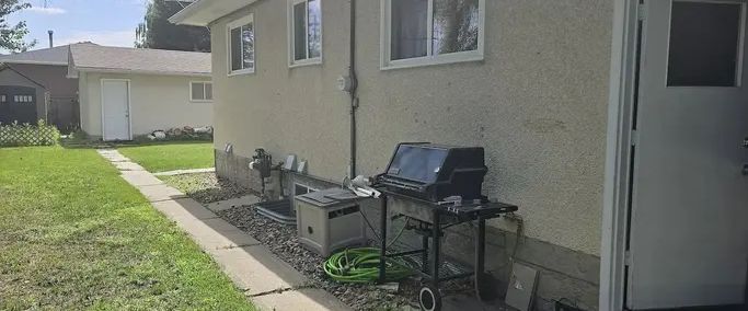 2 bdrm basement suite ideallylocated quiet area close to all amenities | 5704 90A Avenue Northwest, Edmonton - Photo 1