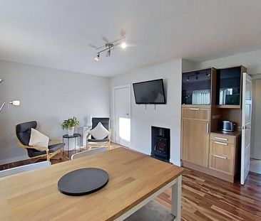 3 bedroom flat to rent - Photo 5