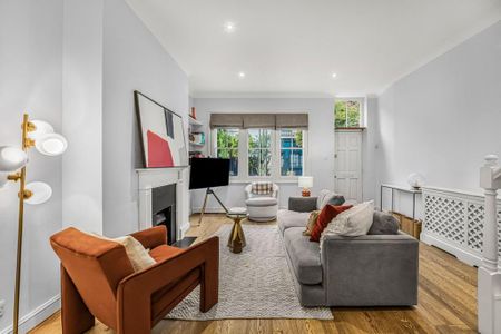 3 bedroom mews to rent - Photo 3