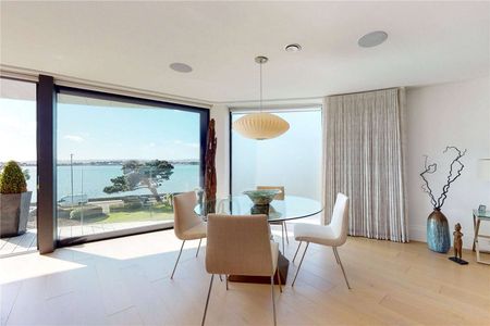 Ultra-modern waterside living at its finest with spectacular views of Poole Harbour and beyond. - Photo 5