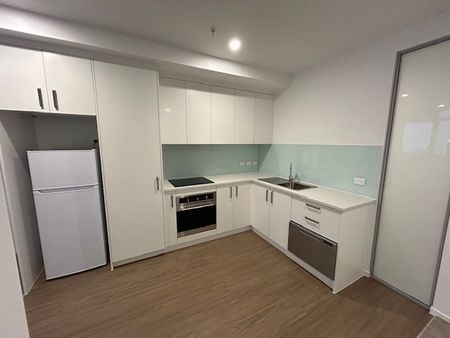 BRAND NEW CENTRAL TWO BEDROOM APARTMENT - Photo 2