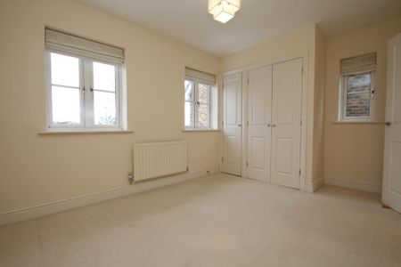 3 bedroom semi-detached house to rent - Photo 4