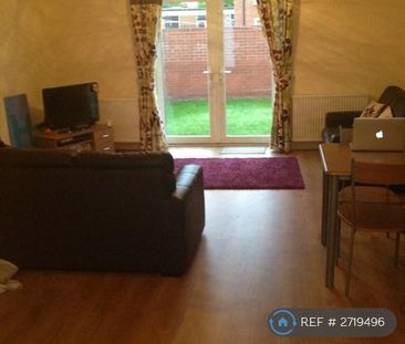 3 bedroom semi-detached house to rent - Photo 2