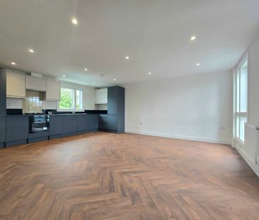 3 Bedroom Apartment, Norbury Avenue, London - Photo 6