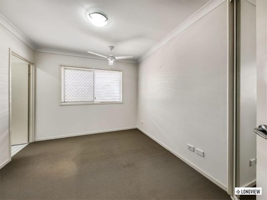 Modern Top Floor Apartment - Call Now to Inspect! - Photo 1