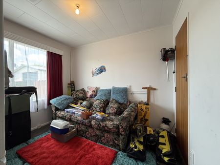 Sunny 2-Bedroom Home - Photo 3