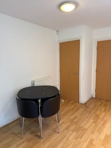 1 Bed Flat, Sandlewood Court, LS6 - Photo 4