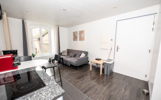 PONTARLIER : CENTRE-VILLE - STUDIO - Photo 1