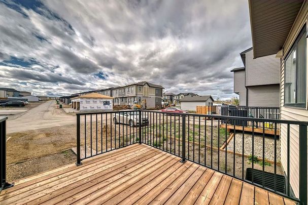 25 Silverton Glen Way SW, Calgary - Photo 1