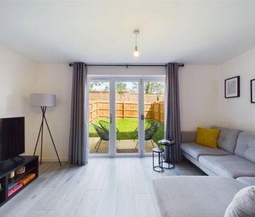2 bedroom end of terrace house to rent - Photo 2