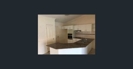 Spacious Family Home with Style & Comfort in the Heart of Algester! - Photo 3