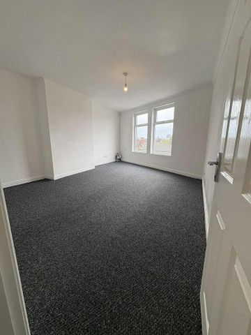 3 bedroom flat to rent - Photo 3