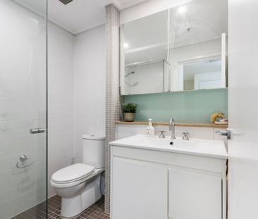 Chic and Contemporary One Bedroom + Study - Photo 2