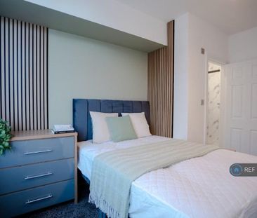 1 bedroom in a house share to rent - Photo 2