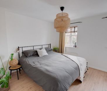 3 bedroom end of terrace house to rent - Photo 2