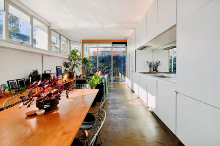 2 Bed, 1 Bath - Photo 5