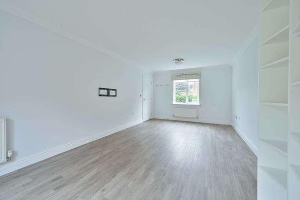 Wright Close, Bushey, WD23 - Photo 1