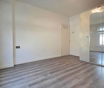 Guide Price £2,700 pcm - Available Now - Part Furnished - Photo 6