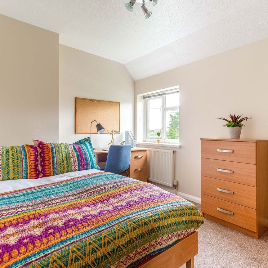 6 Bed Terraced House, The Crescent, BN2 - Photo 1