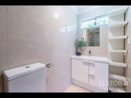 Private and secure unfurnished duplex home - Photo 3