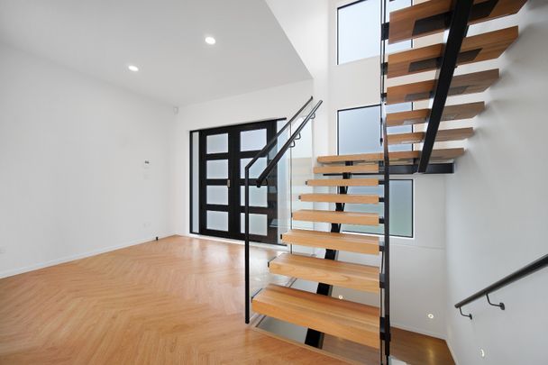 Designer 5 Bedroom Home Hillsborough - Photo 1