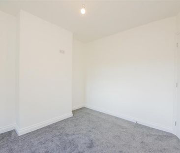 3 bedroom mews to rent - Photo 3