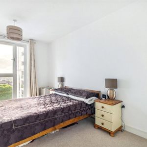 2 bedroom flat in 12 Hebden Place - Photo 2