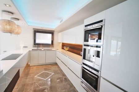 Luxurious designer villa with sea views in Bendinat - Photo 2