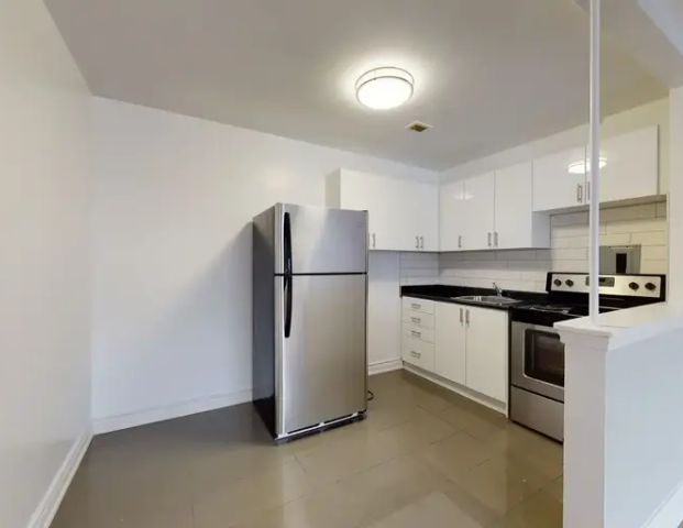 4 Greentree Ct, Toronto, ON M6M 2A5 | 4 Greentree Court, Toronto - Photo 1