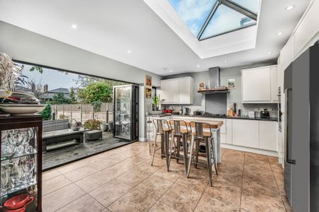 3 bedroom end of terrace house to rent - Photo 5